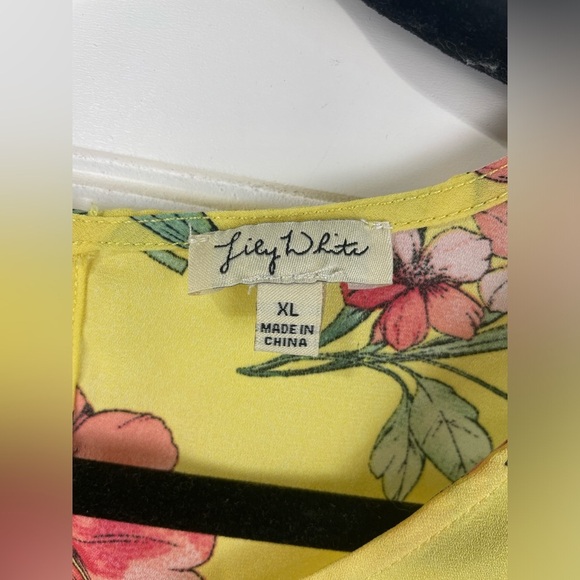Lily White Yellow Floral Short Sleeve Keyhole Neck Sheer Blouse XL Women’s EUC - Picture 8 of 9